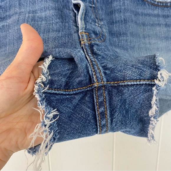 Women's Levi's 501 Cut Off Denim Jean Shorts Distressed Button Fly Size 28 - Picture 5 of 11
